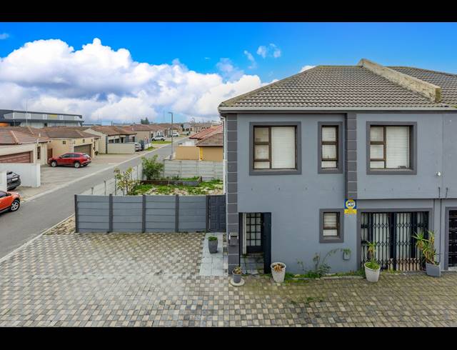5 BEDROOM HOUSE FOR SALE IN HAGLEY